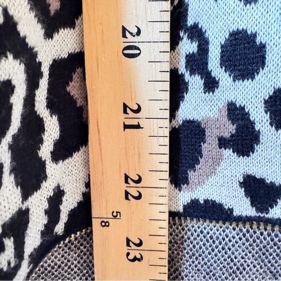 Chicos Black Tan Cheetah Cardigan Sweater Womens XL Zipper Hem Preppy Classic - Picture 7 of 8